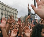 Iroel Sánchez: "Apuntan para Cuba....y las protestas estallan en España".