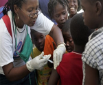 Médicos cubanos se preparan en Haití para evitar "rebrote" de cólera ante el paso de "Emily"