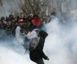Represión en Chile: carabineros intentan ingresar en una secundaria en Santiago