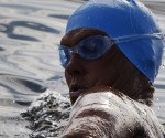 Picaduras de Medusas impíden a Diana Nyad llegar a la meta después de 40 horas de nado