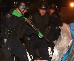Más de 200 detenidos durante brutal desalojo del campamento Occupy Los Ángeles