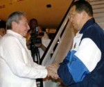 Recibe Raúl a  Hugo Chávez