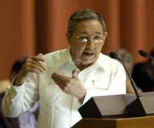 Los dirigentes partidistas tienen que ver los problemas y avizorar el futuro, asegura Raúl Castro