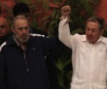 Confieren a Fidel y a Raúl el Escudo de la ciudad de Santiago de Cuba