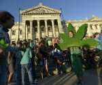 Uruguay se convierte en el primer país en permitir el cultivo y distribución de la marihuana