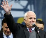 John McCain mete sus manos en la crisis ucraniana