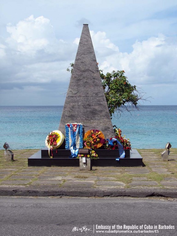 El monumento a las víctimas del crimen de Barbados.